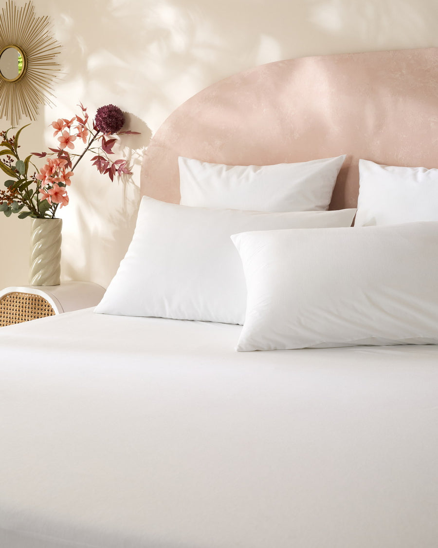 Protège-matelas Serenis Essential sur un matelas, jersey coton et TENCEL™ Lyocell